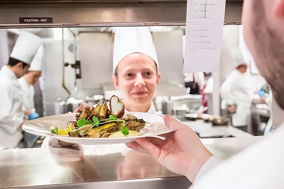 最烧钱的美国大学排名,大学最烧钱的是哪八大专业