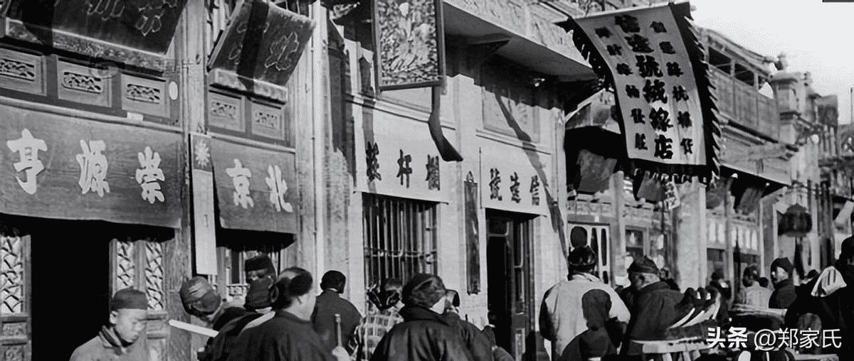 30张老照片再现！变态的纳粹，逼犹太人女人脱衣，集体*杀屠**