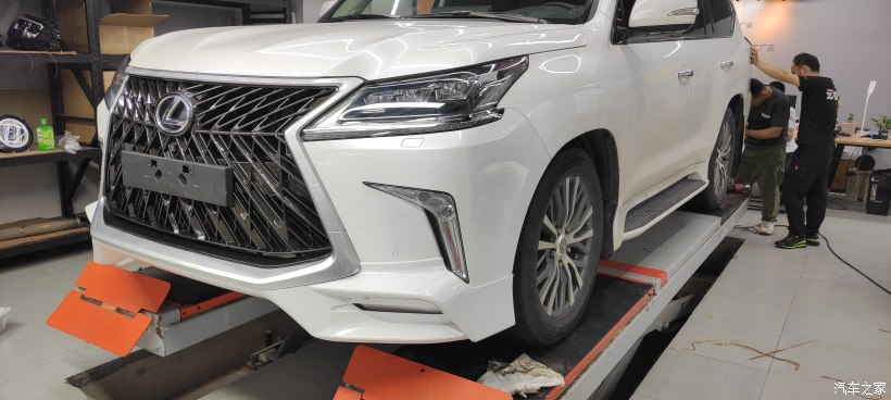 雷克萨斯lx570巅峰限量版越野改装,雷克萨斯LX570内饰改装套件