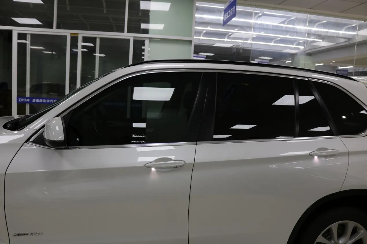 车窗膜一撕就碎怎么去除,车窗玻璃膜撕完夹缝中还有怎么办