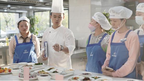 轻喜到家学月嫂学费多少钱,轻喜到家月嫂怎么样