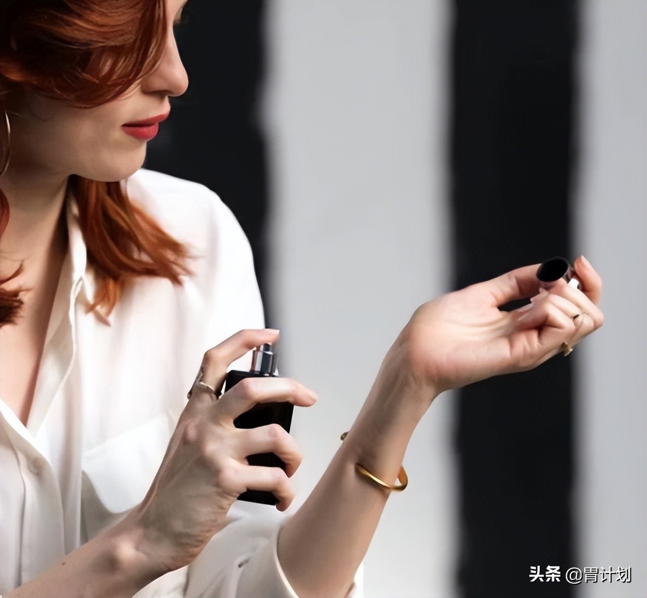 香水应该怎么喷,香水最好喷在衣服哪个部位