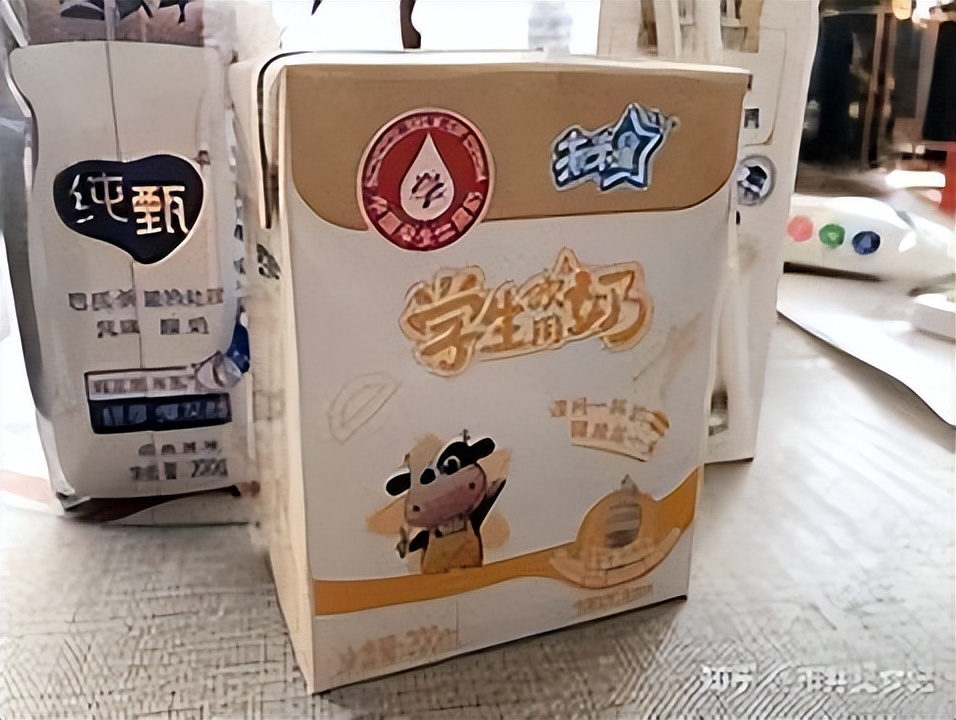 学生奶有什么规定,自愿订购学生奶引争议