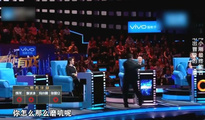 “明星针锋相对”：杨丽萍对金星当众拍桌，冯小刚让成龙下不来台