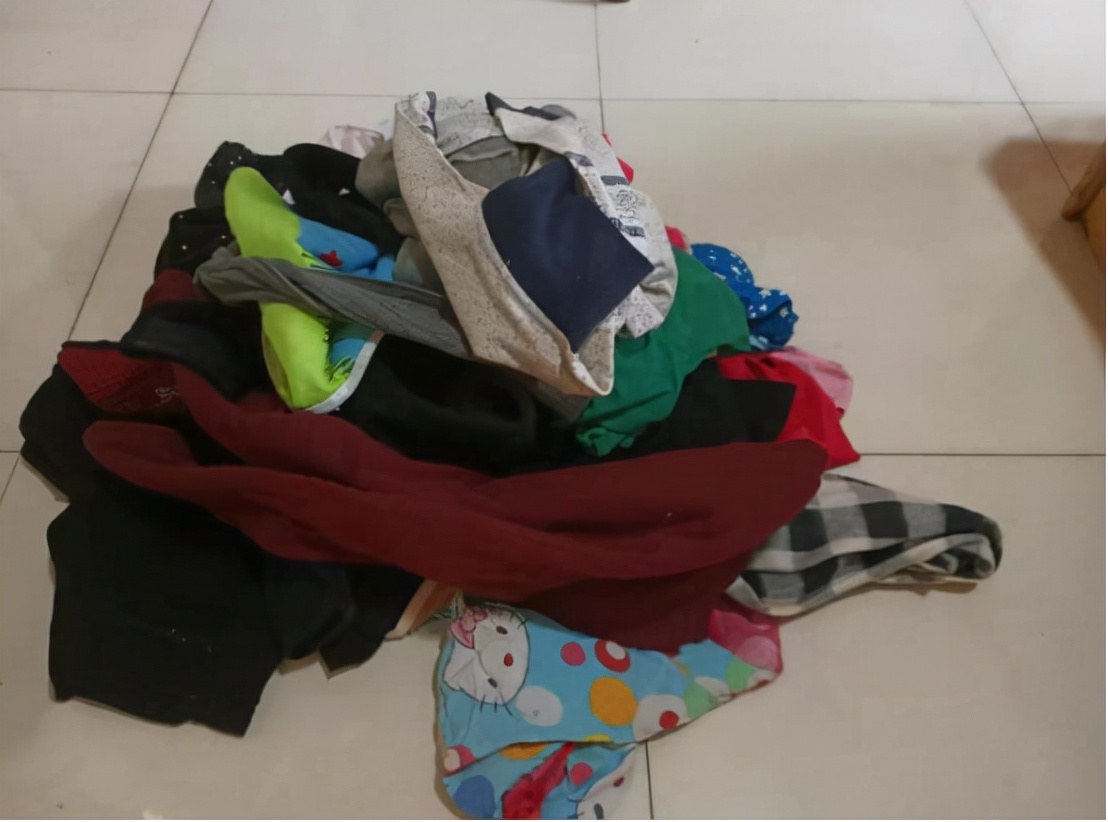 婆婆捡别人旧衣服给我穿怎么办,婆婆拿回别人的旧衣服给媳妇穿