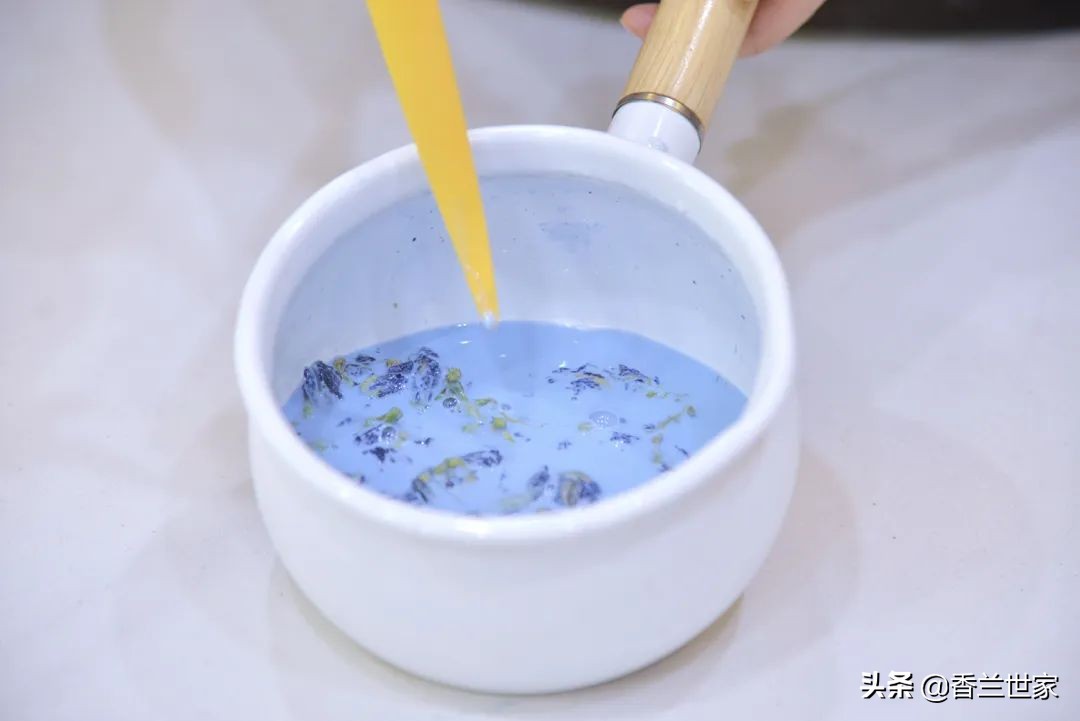 香兰蛋糕教学视频,乌龙蜜桃千层蛋糕教程