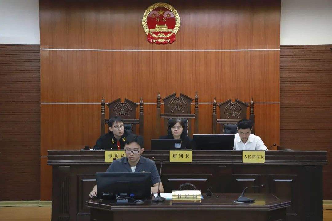 男子骑车逆行被撞身亡,逆行骑车上高速被撞