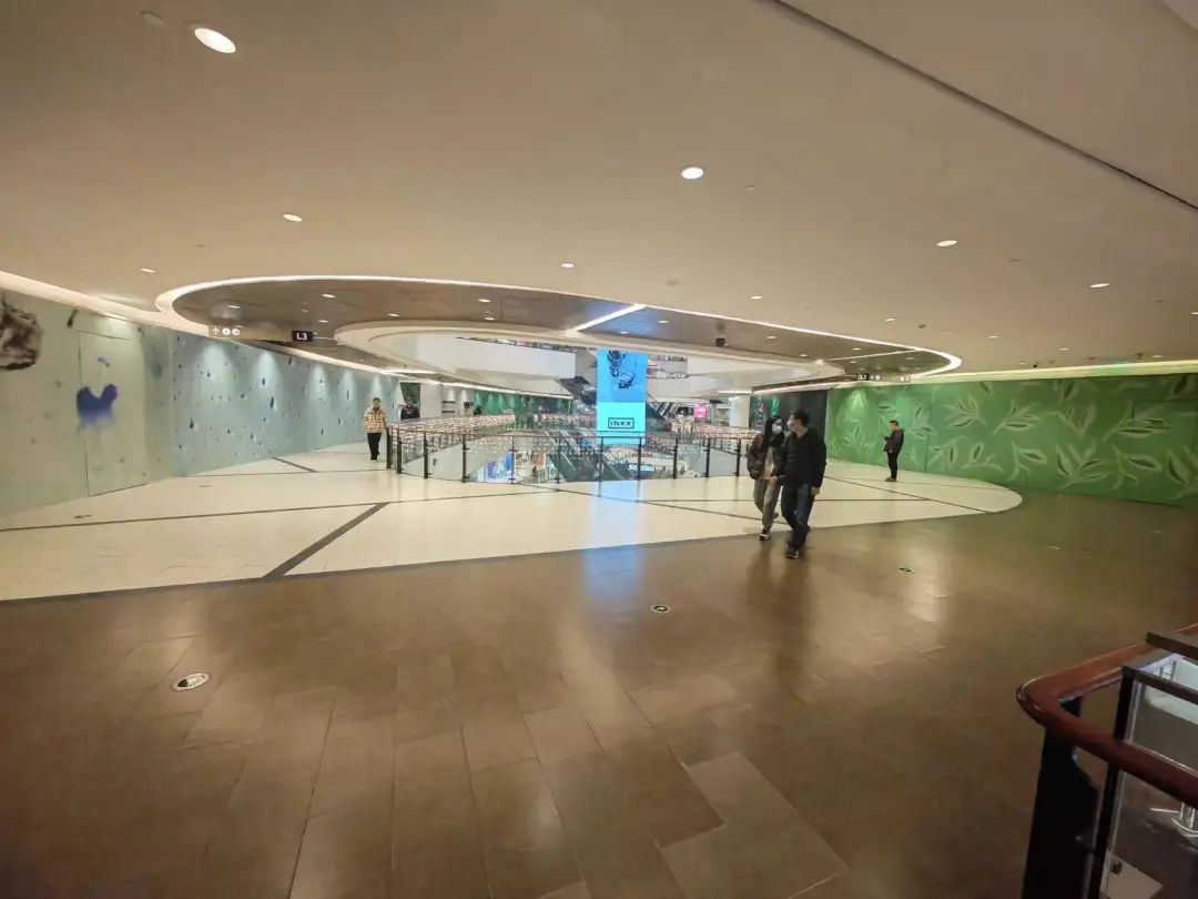 一线丨我在杭州核心商圈，看到空铺连成片