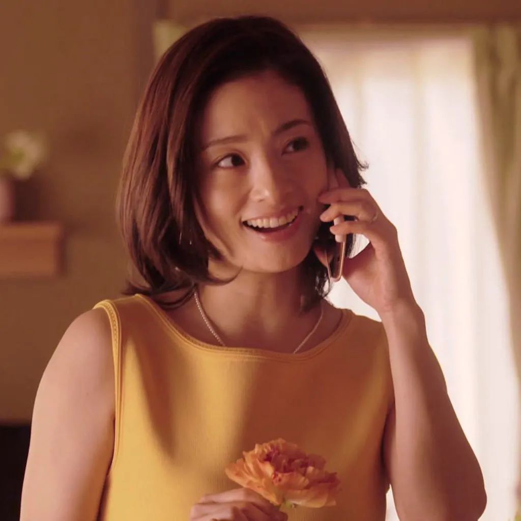 日系三线女星高清写真图,日本十大女神级女星面部特写