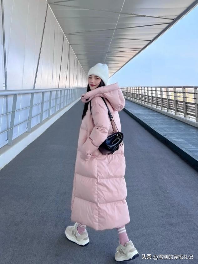 冬天快过完才发现:阔腿裤out了!满大街都是“无痕裤”,好洋气