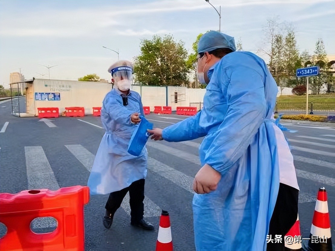 昆山社工化身“跑腿侠”，为市民配送救急药