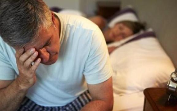 半夜老是醒很难入睡是怎么回事,经常半夜醒过来