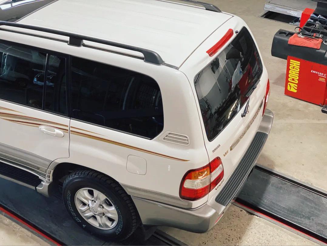 陆巡lc100中控台翻新视频,陆巡lc100内饰翻新