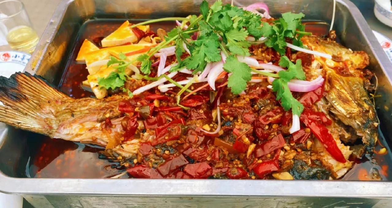 来万州吃一次正宗万州烤鱼,万州烤鱼什么味道正宗好吃