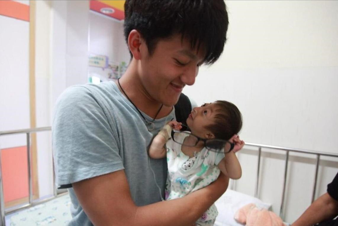 拇指女孩梁小小现状,拇指姑娘梁小小的妈妈长什么样