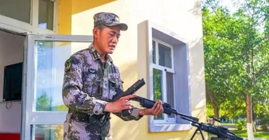 弹链供弹轻机枪,双弹匣供弹轻机枪