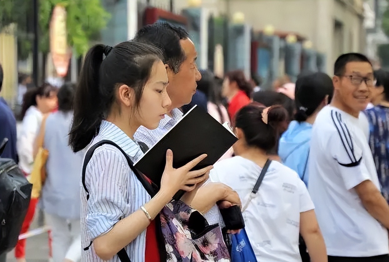 上海各阶层收入一览表,上海工资真实水平11个层次