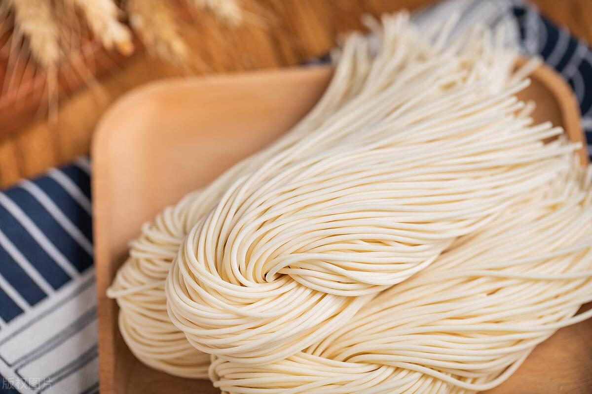 正宗手工拉面的做法,这才是真正的手工拉面