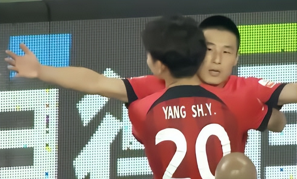 武磊凌空世界波进球,武磊单刀爆射恒大