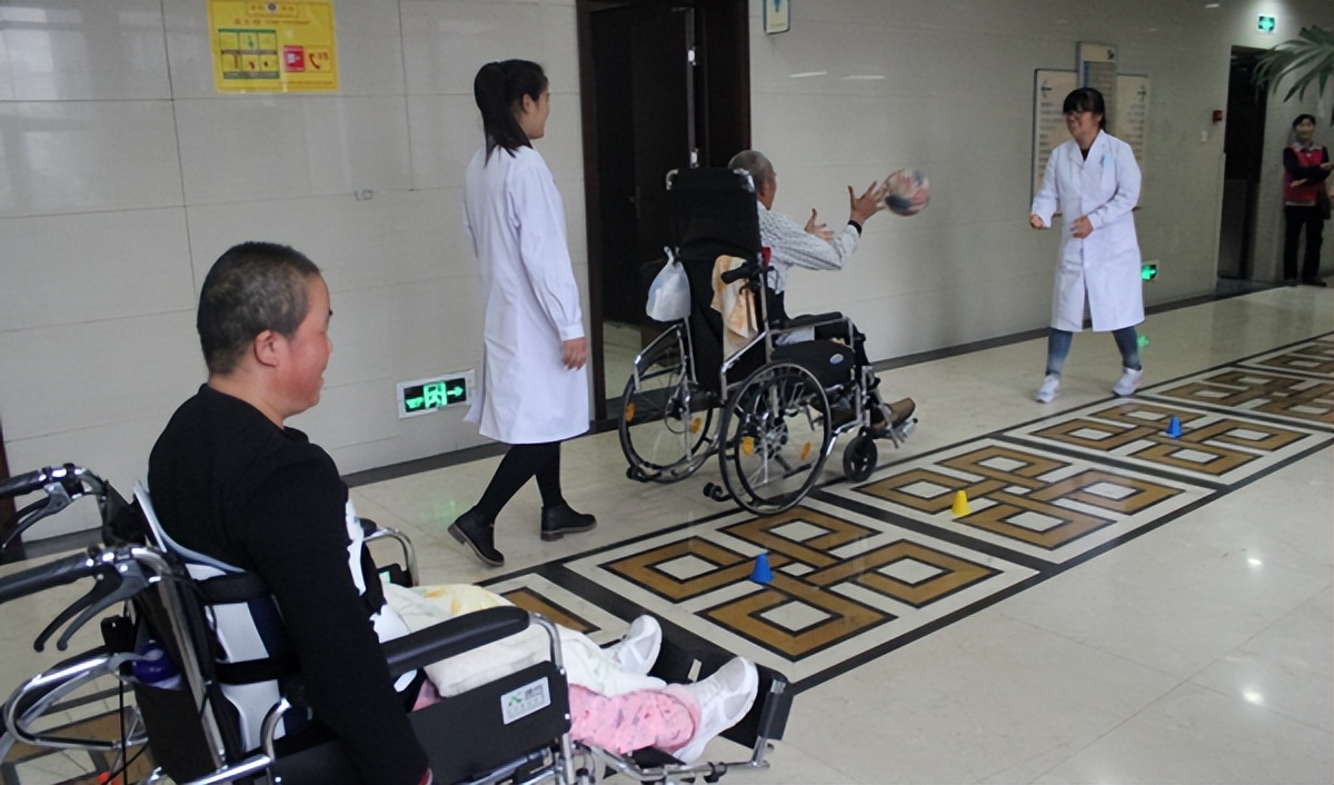 儿童跳舞下腰瘫痪训练,舞蹈下腰导致瘫痪的都是多大孩子