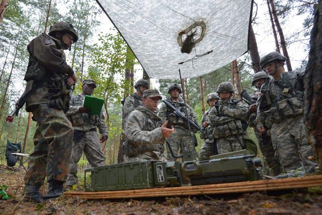 美国大兵最多背多重的装备,一名美国大兵有什么装备