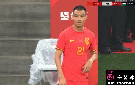 证明自己?“水货国脚”昨晚1假动作当场晃倒巴勒斯坦后卫!