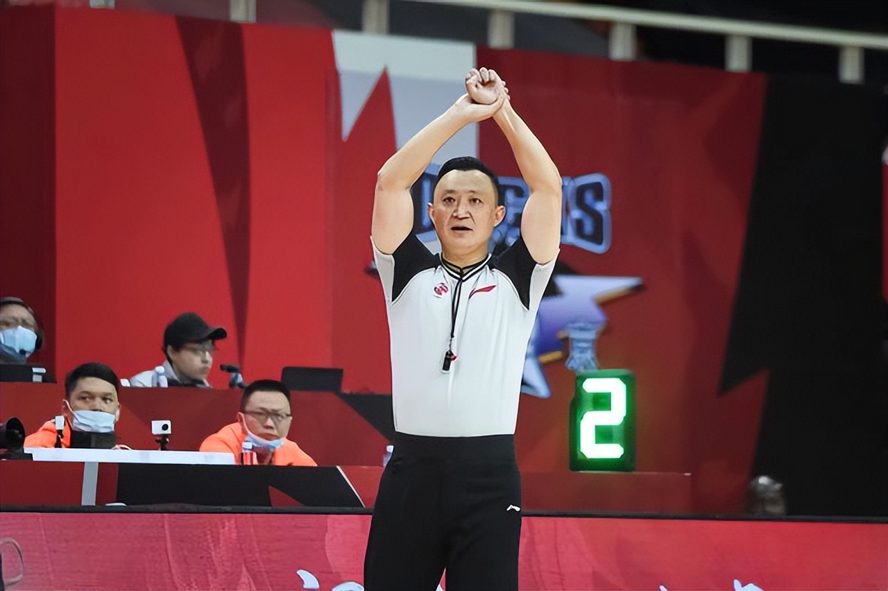 技术犯规与违体犯规有什么区别,技术犯规和违体犯规的英文