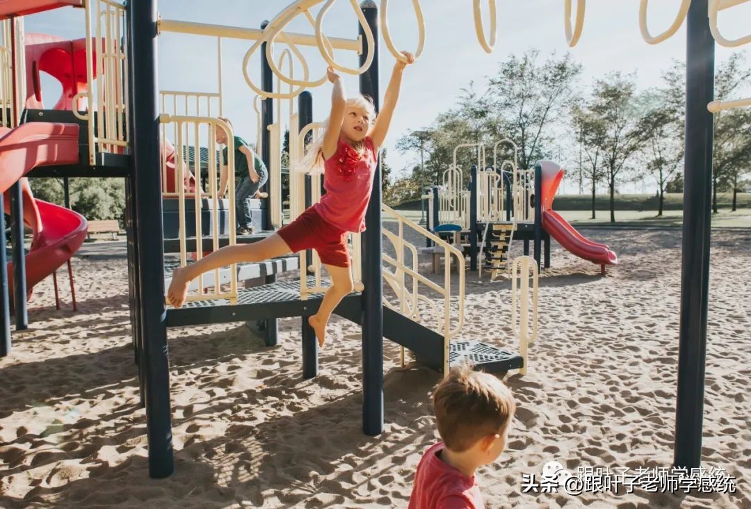 4岁孩子握笔写字可以吗,4岁孩子可以练习写笔画吗