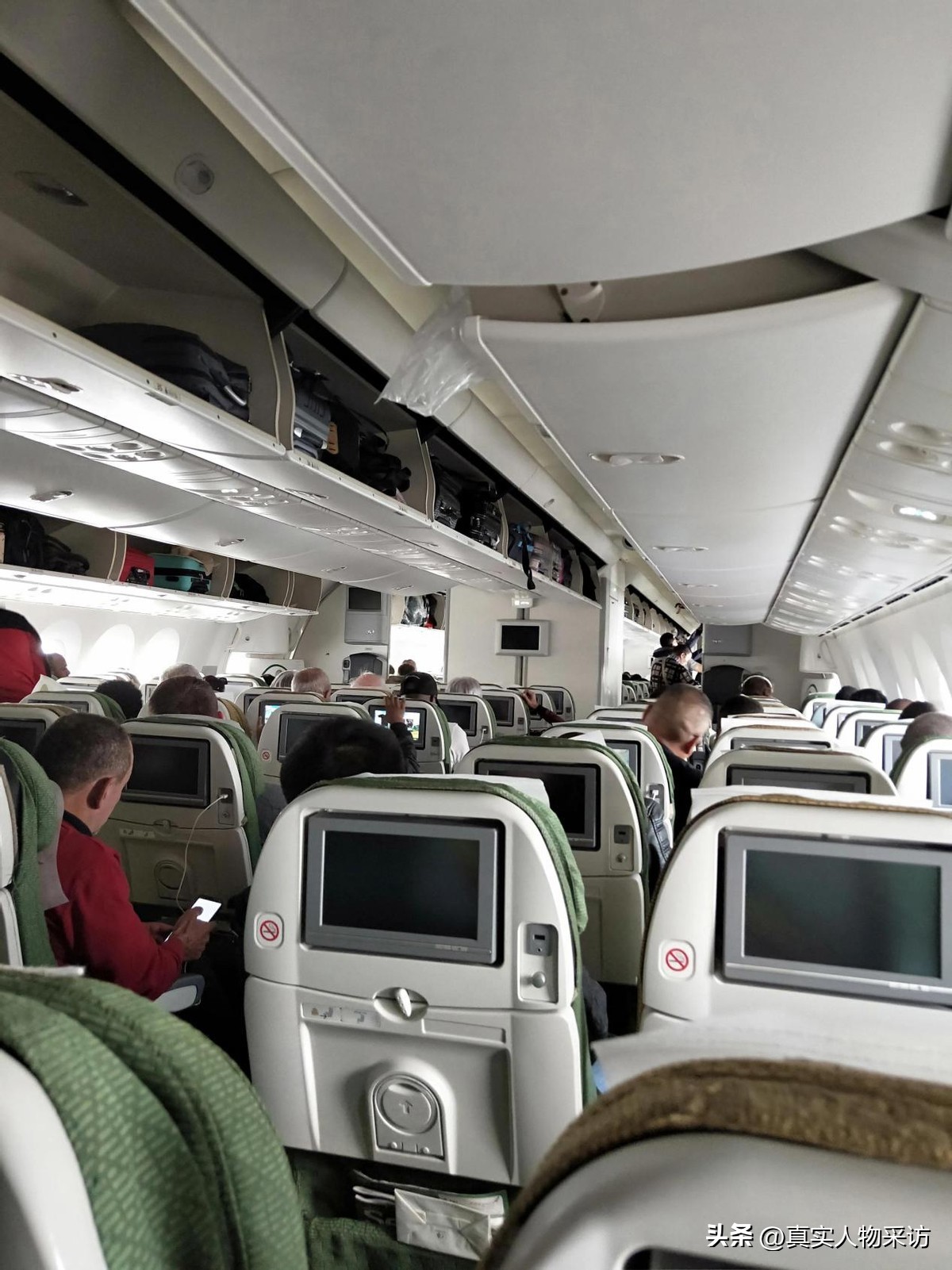 我吉林人,23岁到安哥拉务工,这里女多男少,竟可以娶四五个老婆