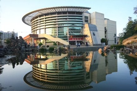 校训厚德勤学求实创新的大学,湖北医药学院药学