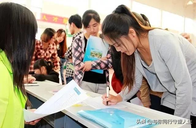 如何看待我国青年失业率,青年就业失业率