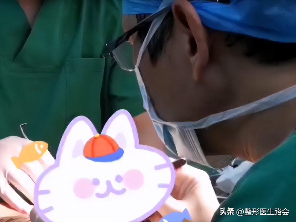 上海九院膨体填充太阳穴费用多少,膨体丰太阳穴视频全过程