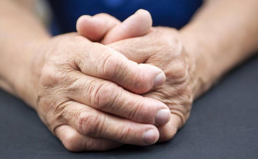 手指关节疼是艾滋病的症状吗,更年期有手指关节疼痛的症状吗