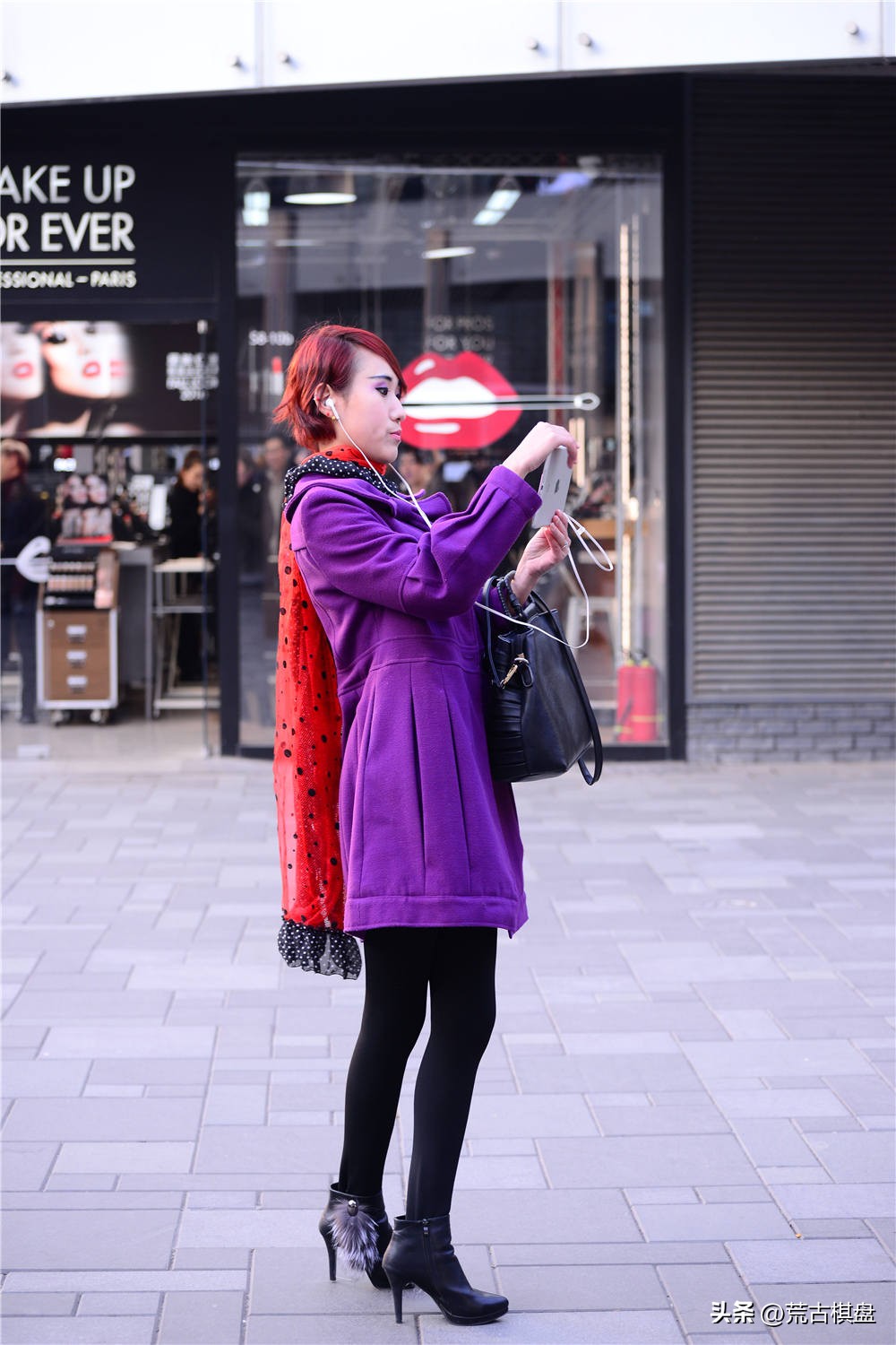 穿短靴出门,短靴配裙子轻松显气质时尚