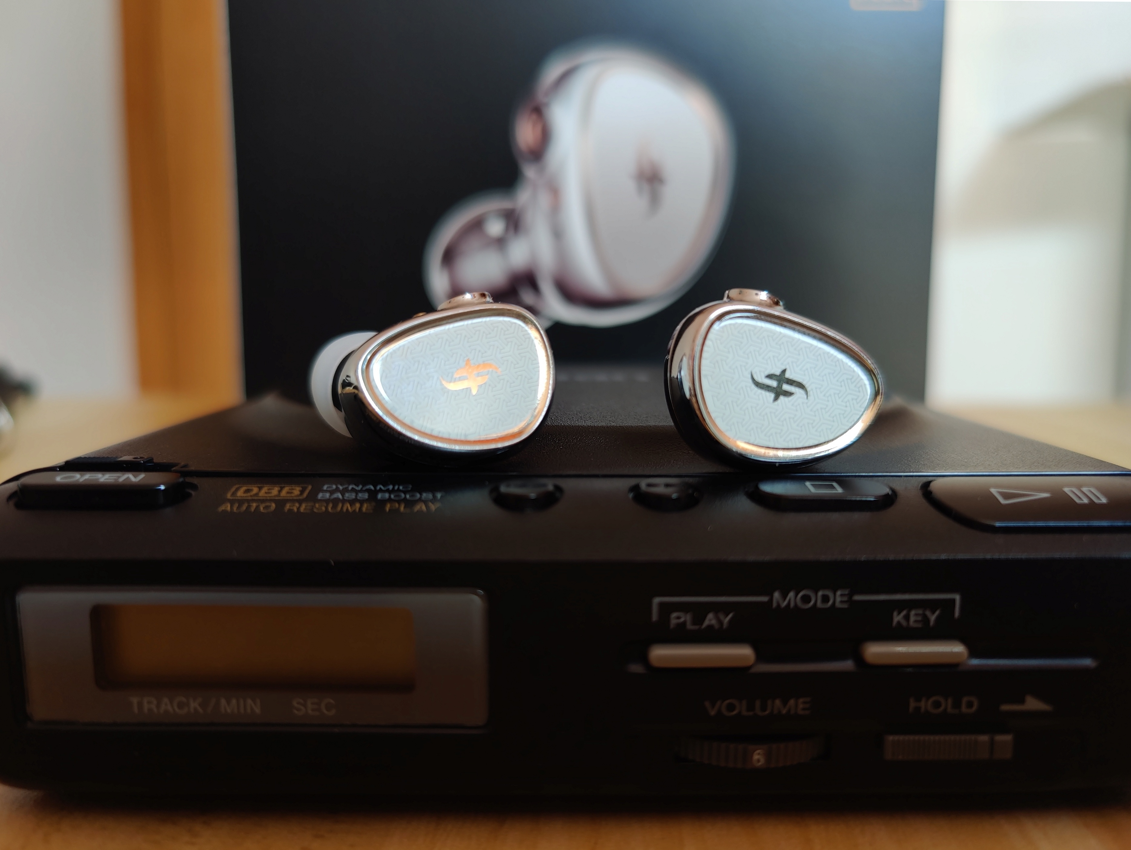 兴戈ea2000对比苹果耳机,兴戈ea2000搭配播放器