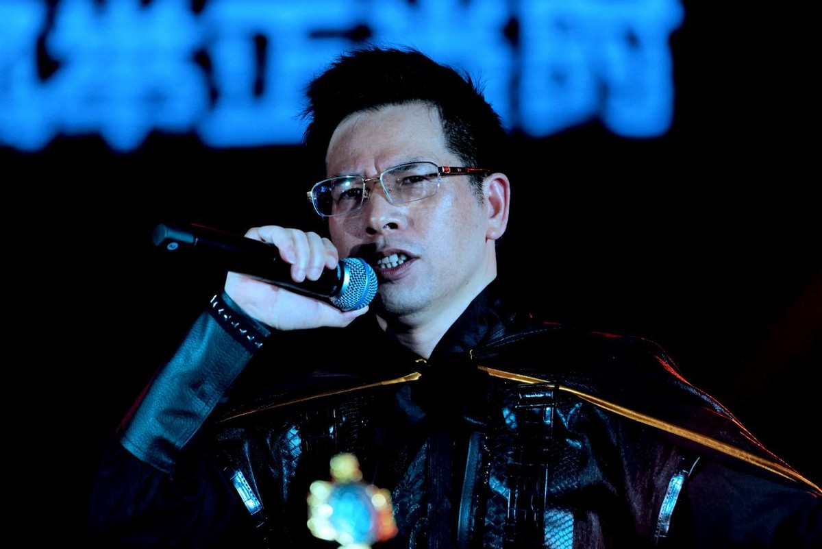 「拥抱未来」石子义2023演唱会武汉燃炸开唱