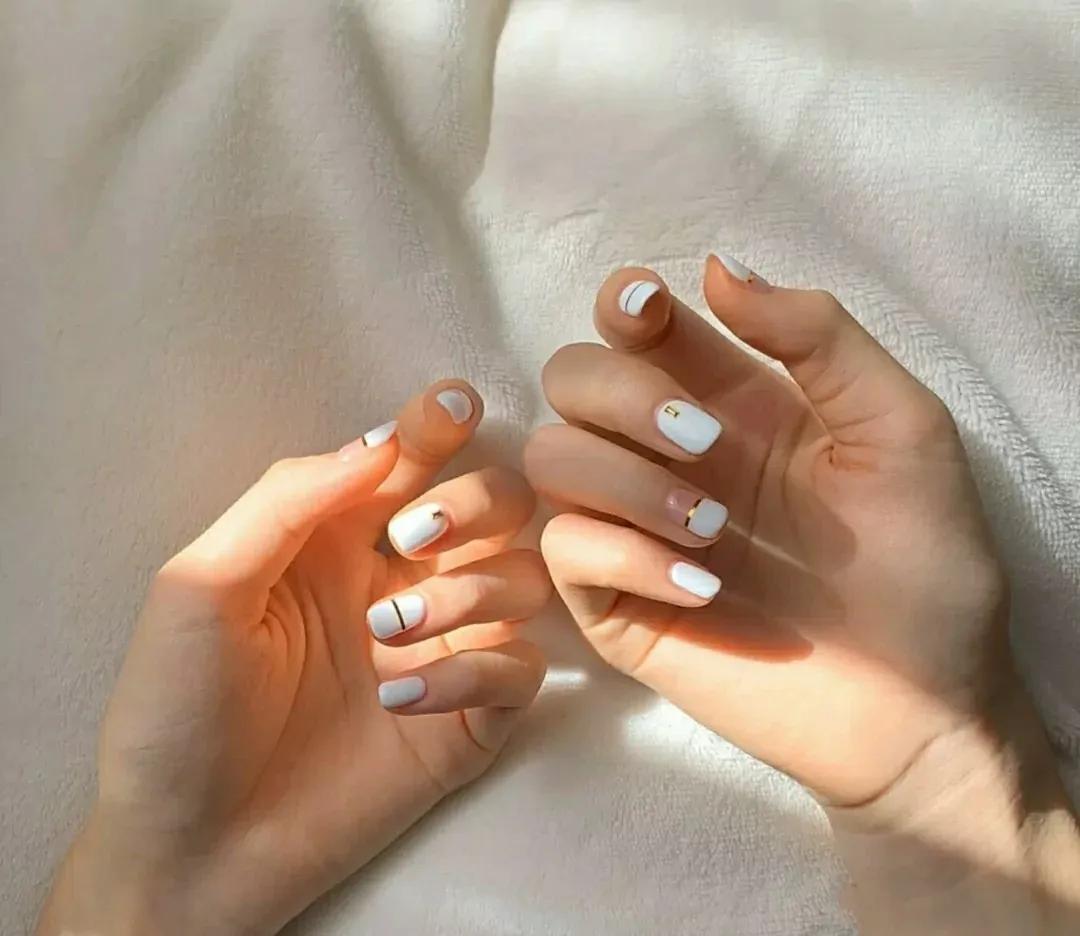 哑光美甲和亮面美甲,美甲教程和美甲技巧