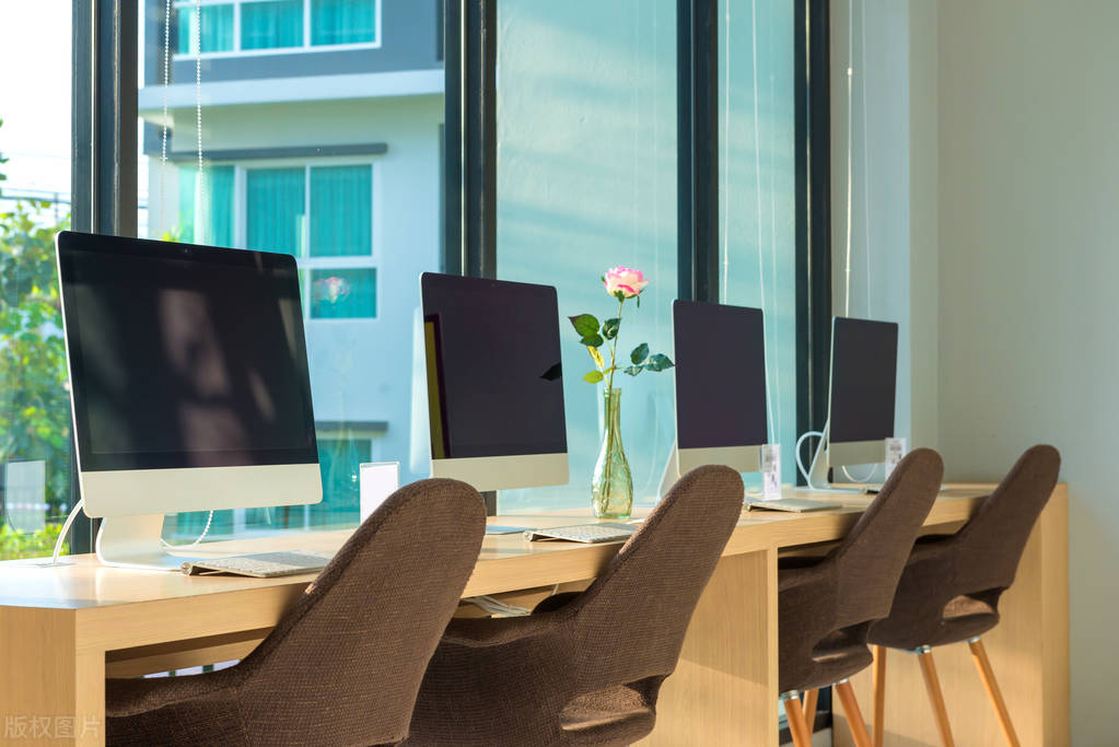 一万预算配一台电脑算高端吗,组装一台电脑好还是买笔记本好