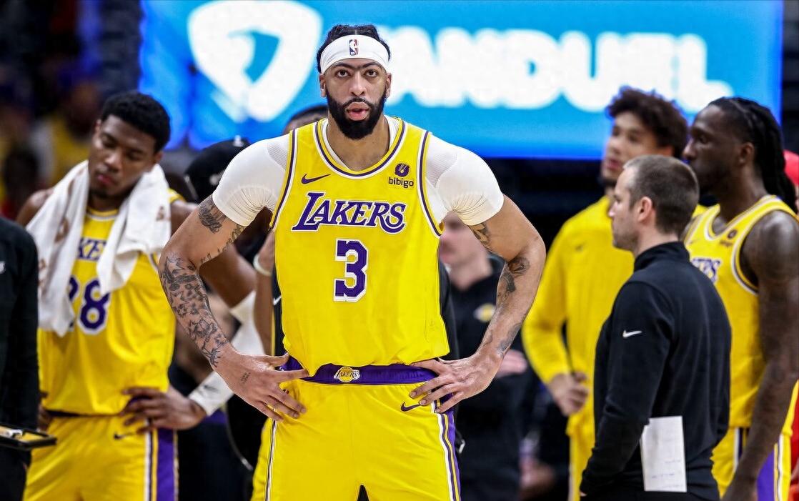 大黑马遭遇重创,湖人西部杀出大黑马