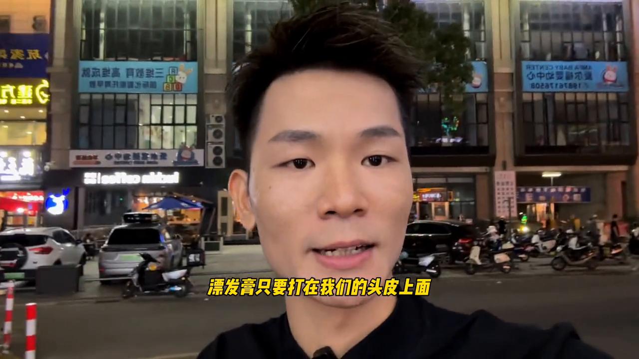 头皮被大面积烧伤还可以修复吗,女子在理发店做头皮被烧伤