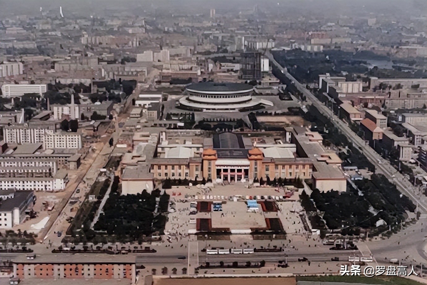 80年代沈阳老工厂大门照片,沈阳90年代铁西308大院老照片