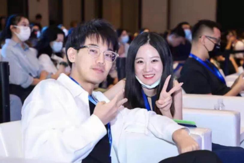 清华北大学生创业卖衣服,95后清华小伙休学卖衣服