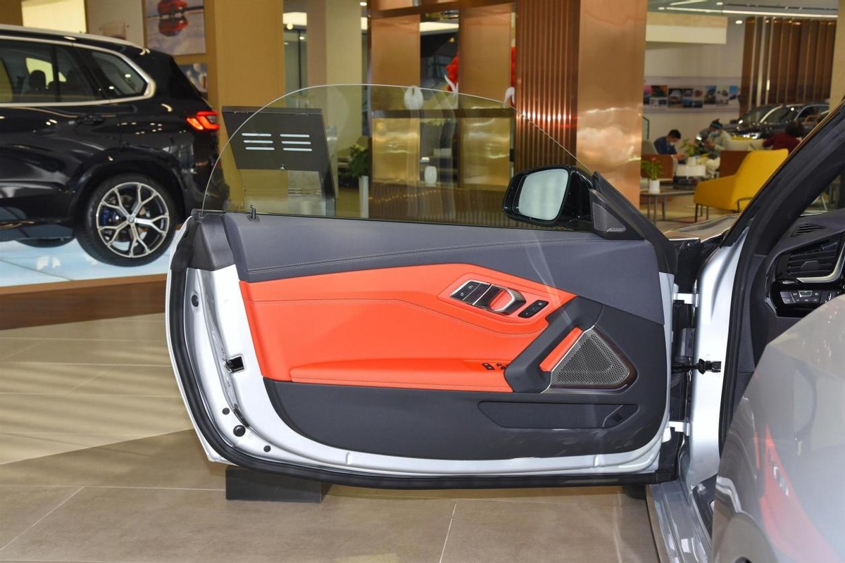 最新款宝马z4敞篷车四座,2018款宝马z4硬顶敞篷版