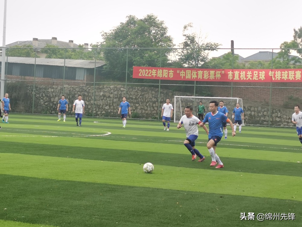 强身健体篮球训练,以球会友足球比赛