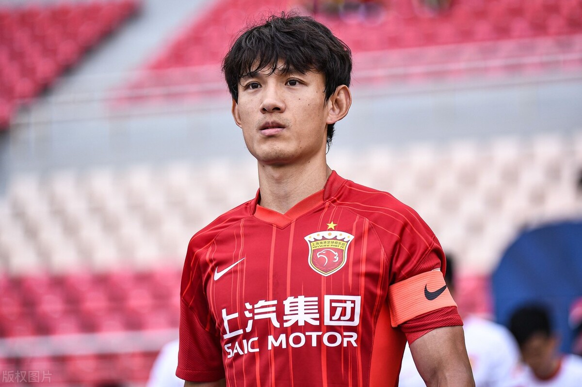 上港多任主帅都不敢拿下的人，如今却被莱科弃用，曾是功勋队长