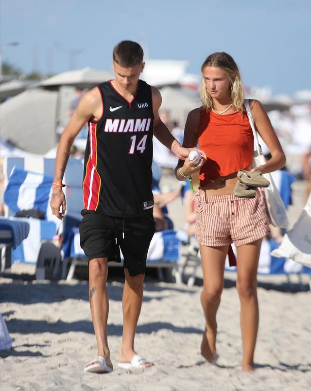 小贝最新二儿子照片,小贝与二儿子最新视频