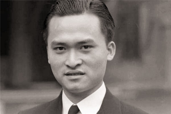 中国小伙落入海洋，喝鸟血撑133天，路过商船看清他容貌后：别救