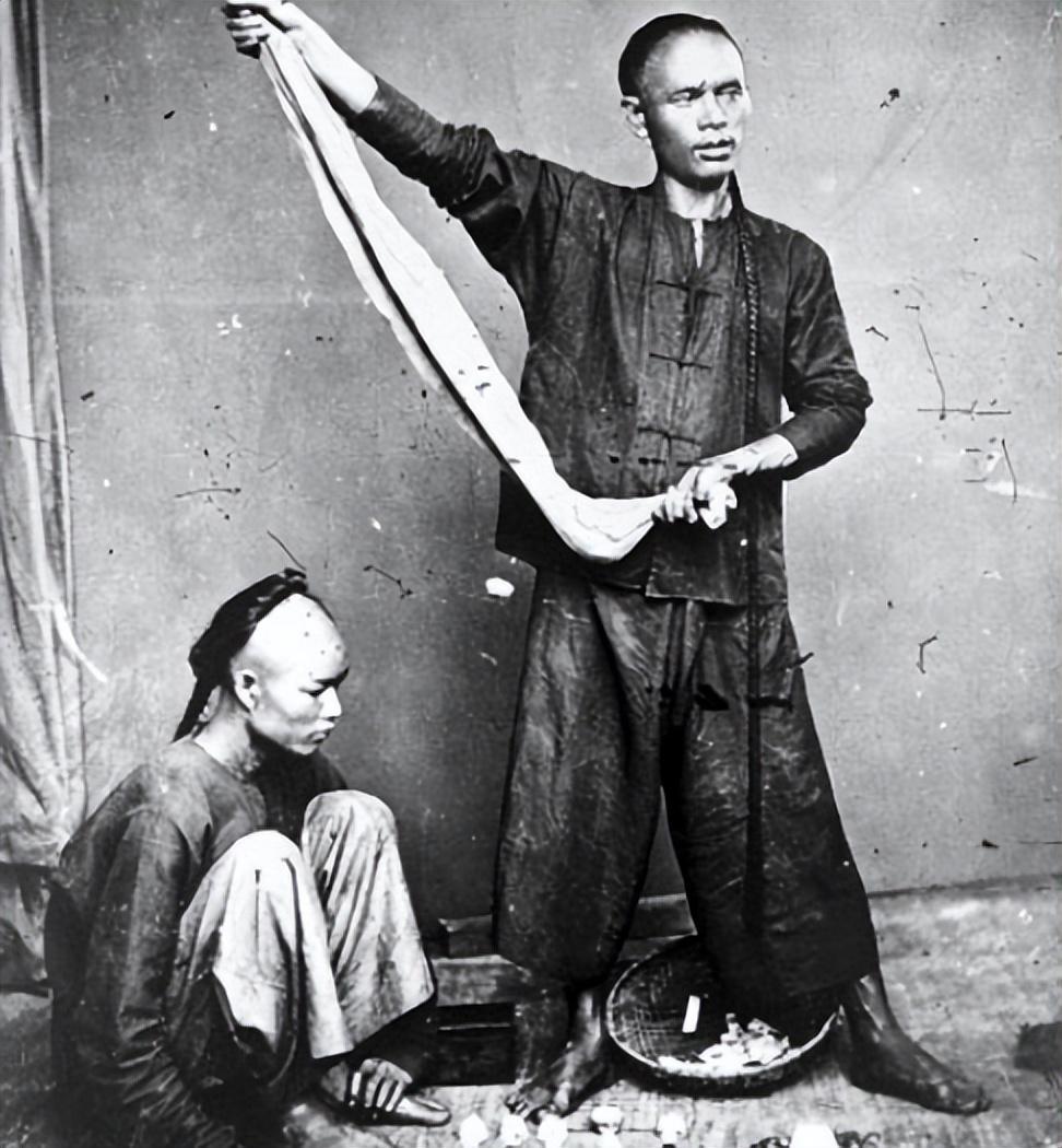 30张日本大*杀屠**罪行照片，日军闯入民宅祸害妇女，这就是罪证2