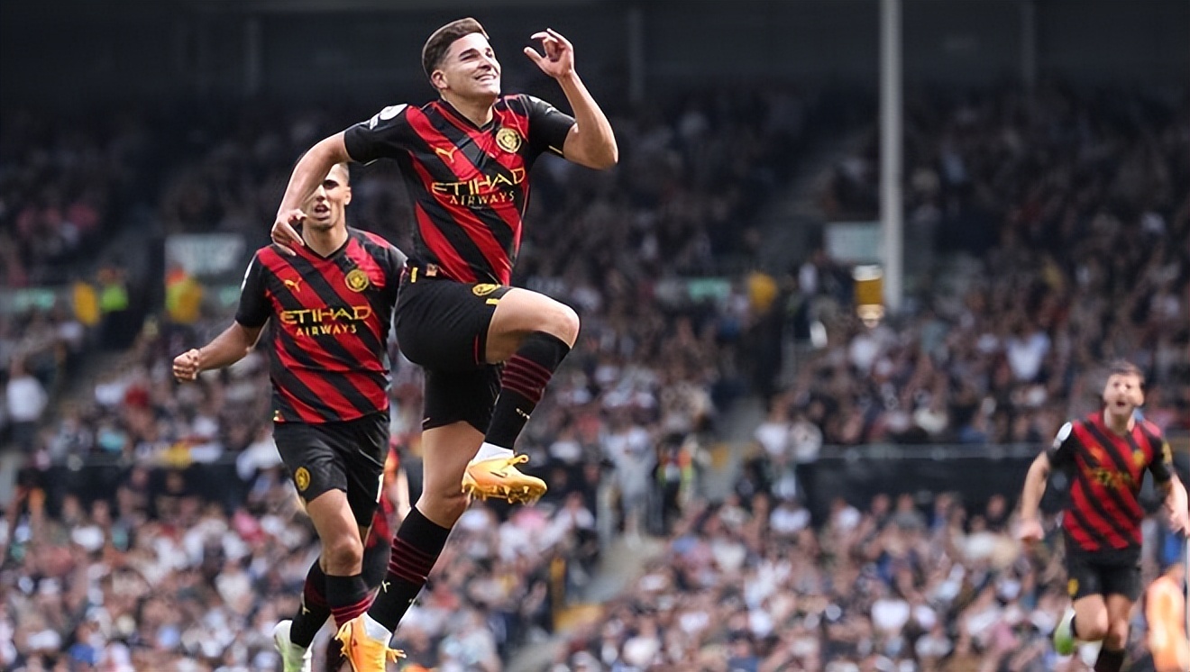 曼城大胜阿森纳引热议,曼城登顶欧冠球迷