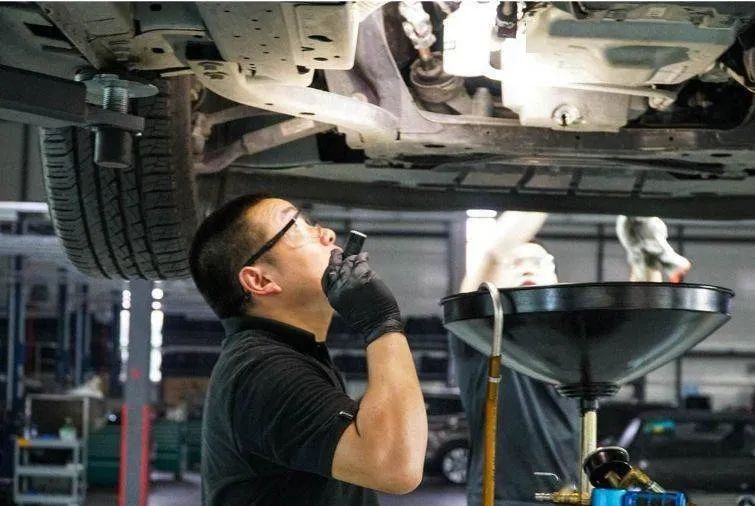 某男子购买二手车后过不了户，竟然是非法改装车！